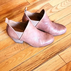 Great condition camel-colored ankle boots